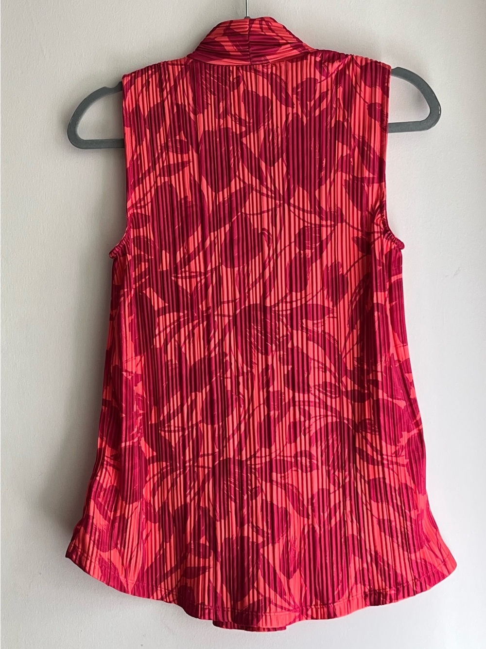 Cable & Gauge Pleated Floral Sleeveless Blouse Top Pink Red Small - Picture 4 of 8